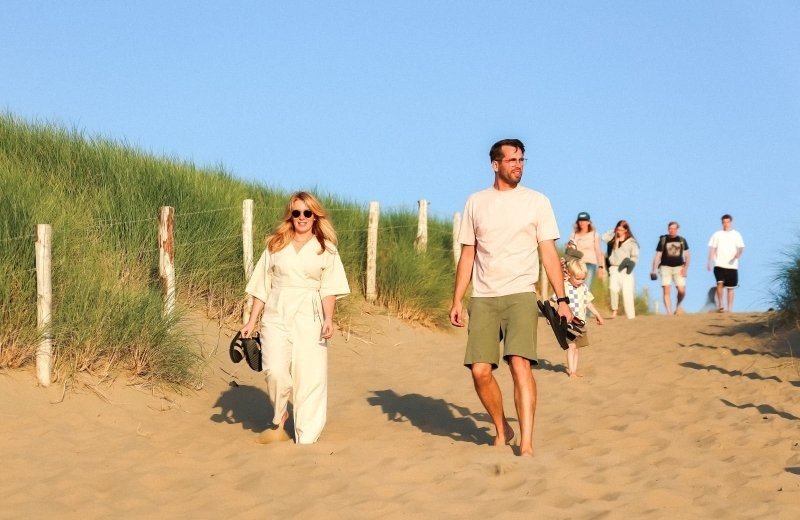 Vom Coco Sweet Zelt zum Strand laufen